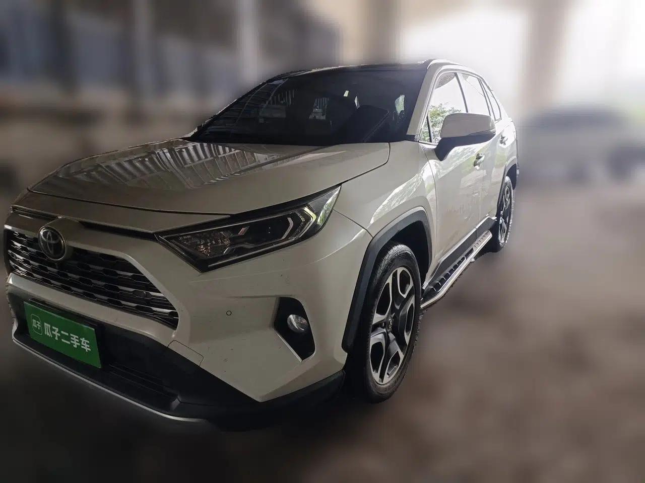 Toyota RAV4 2020 2.0L CVT Two-Wheel Drive Prestige Edition — миниатюра 1