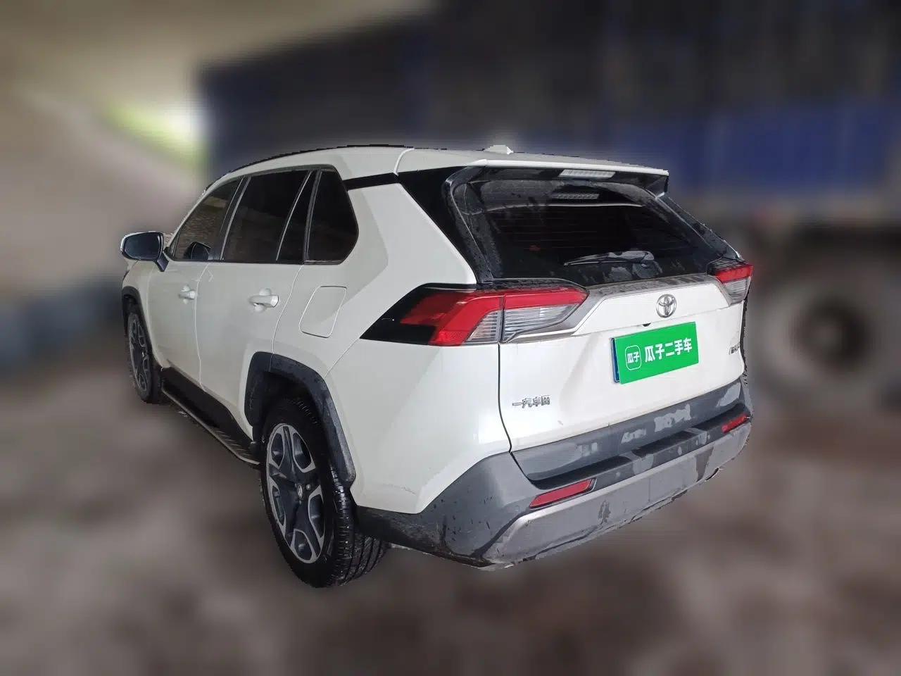Toyota RAV4 2020 2.0L CVT Two-Wheel Drive Prestige Edition — миниатюра 4