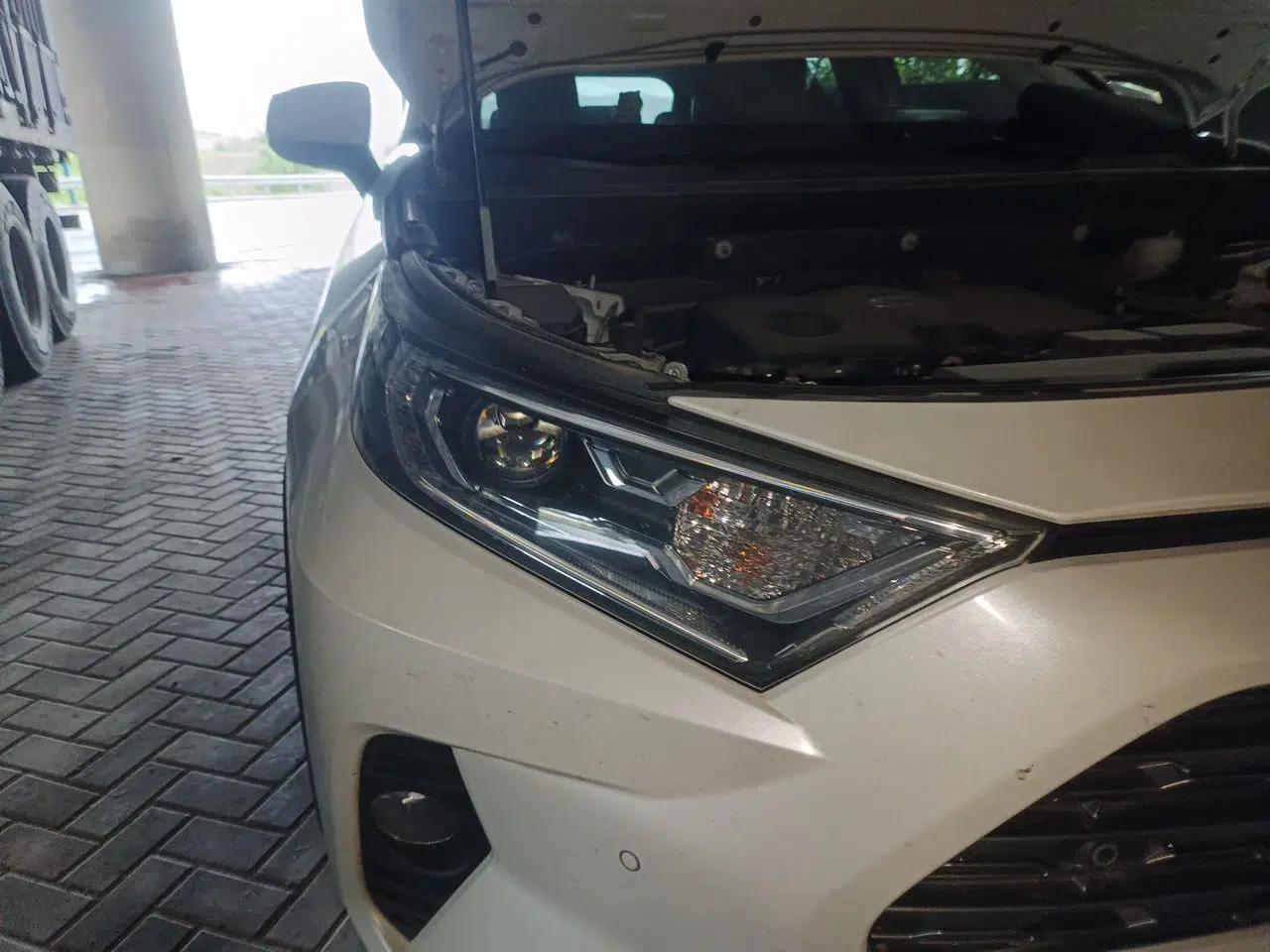 Toyota RAV4 2020 2.0L CVT Two-Wheel Drive Prestige Edition — миниатюра 7