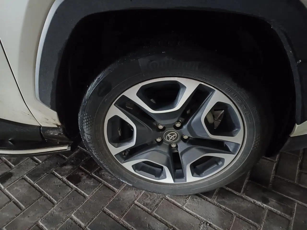 Toyota RAV4 2020 2.0L CVT Two-Wheel Drive Prestige Edition — миниатюра 8