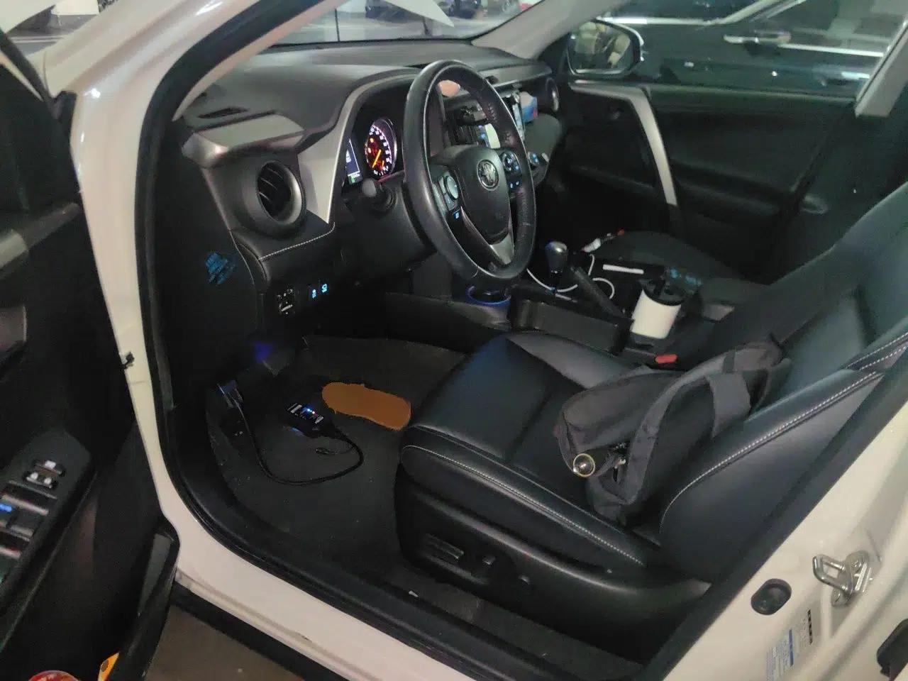 Toyota RAV4 2018 2.5L Automatic 4x4 Elite i Edition — миниатюра 16