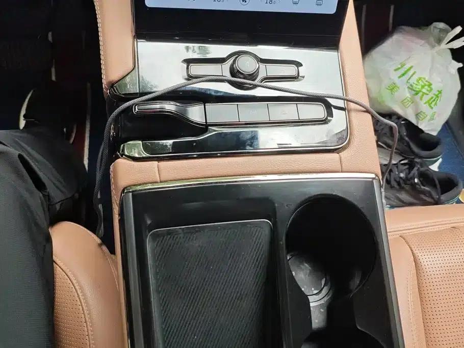 NIO ES8 2020 Model 415KM Six-Seater — миниатюра 16
