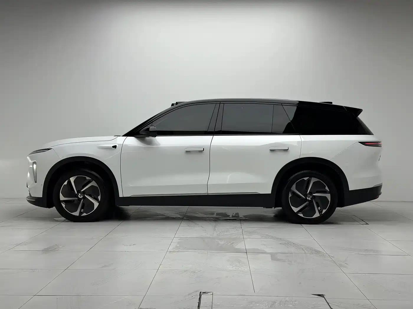 NIO ES8 2023 75kWh Executive Edition — миниатюра 23