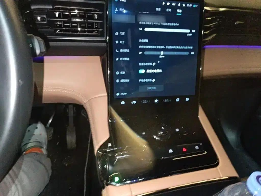 NIO ES8 2020 Model 580KM Seven-Seater — миниатюра 6
