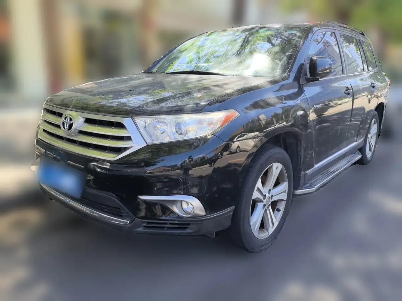 Toyota Highlander 2012 2.7L Two-Wheel Drive 7-Seater Luxury Edition — миниатюра 1