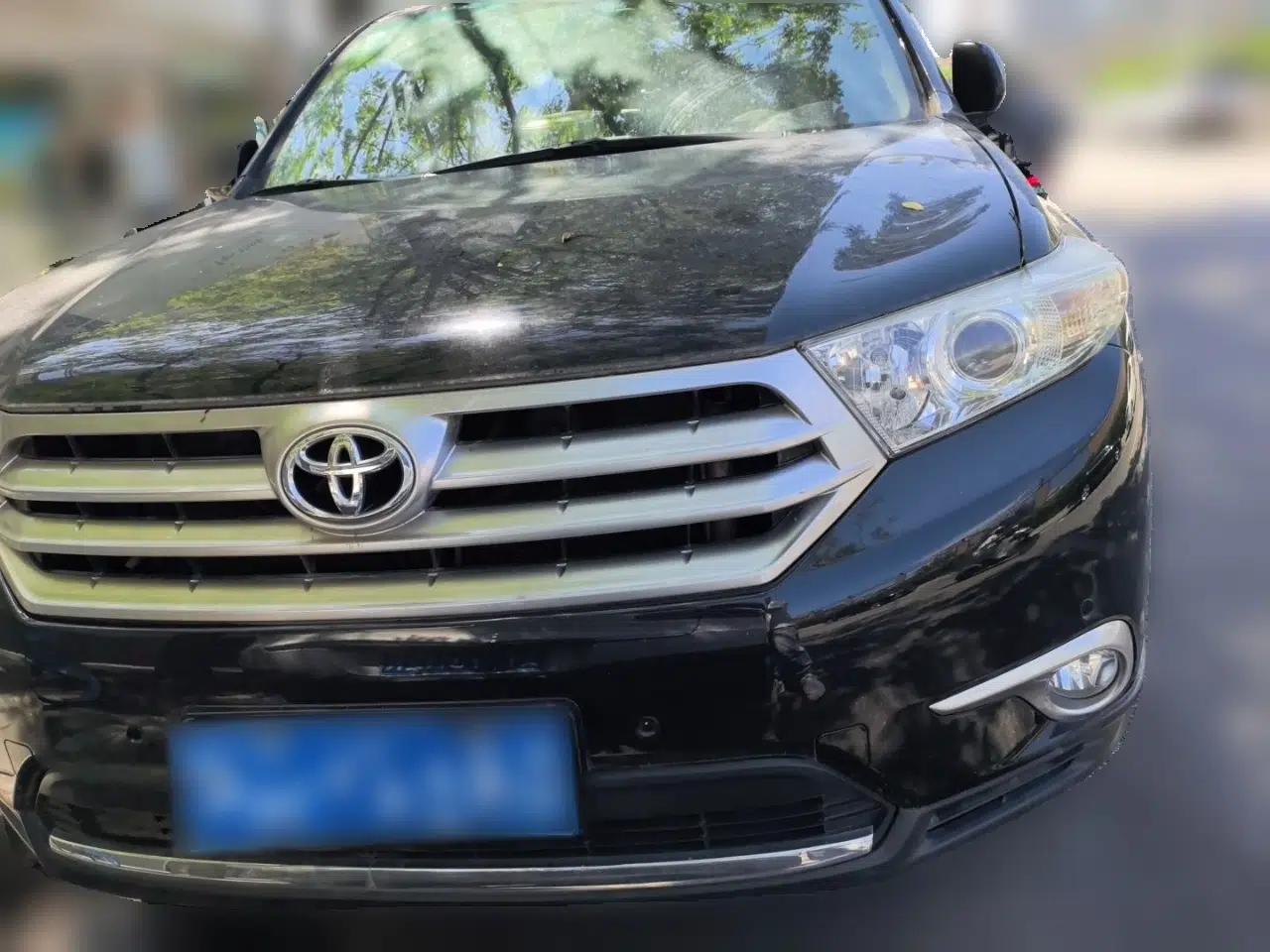 Toyota Highlander 2012 2.7L Two-Wheel Drive 7-Seater Luxury Edition — миниатюра 2