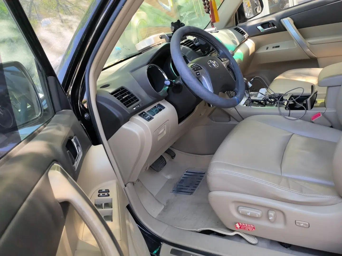 Toyota Highlander 2012 2.7L Two-Wheel Drive 7-Seater Luxury Edition — миниатюра 15