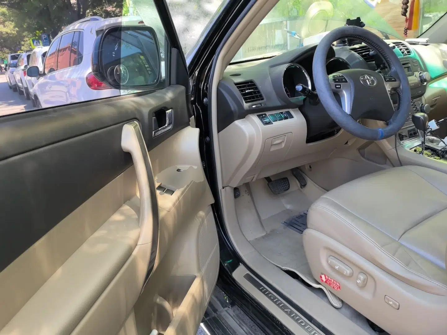 Toyota Highlander 2012 2.7L Two-Wheel Drive 7-Seater Luxury Edition — миниатюра 16