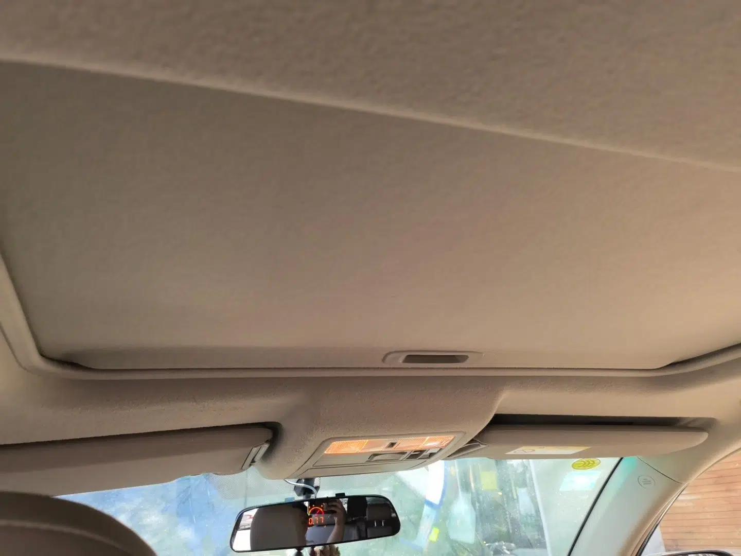 Toyota Highlander 2012 2.7L Two-Wheel Drive 7-Seater Luxury Edition — миниатюра 18