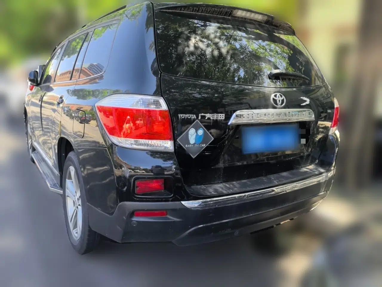 Toyota Highlander 2012 2.7L Two-Wheel Drive 7-Seater Luxury Edition — миниатюра 4