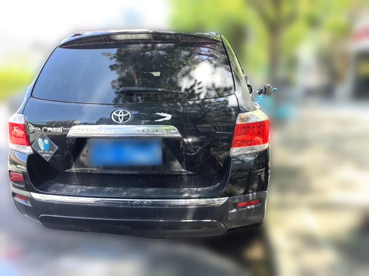 Toyota Highlander 2012 2.7L Two-Wheel Drive 7-Seater Luxury Edition — миниатюра 5