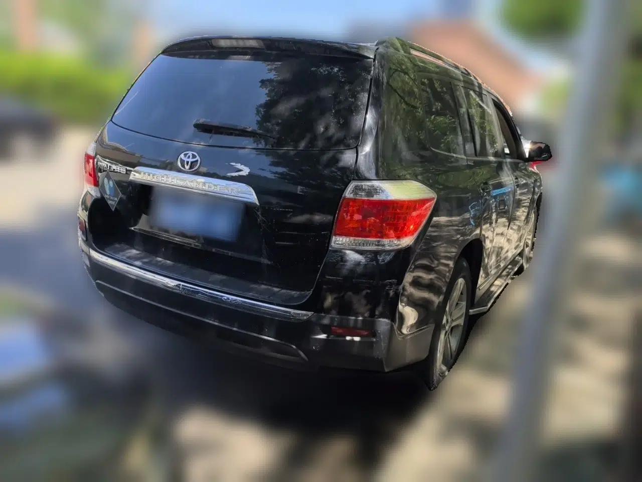 Toyota Highlander 2012 2.7L Two-Wheel Drive 7-Seater Luxury Edition — миниатюра 6