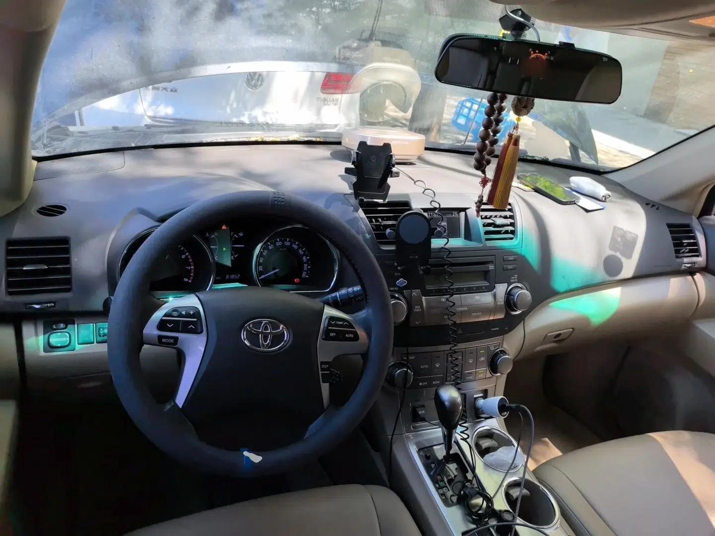 Toyota Highlander 2012 2.7L Two-Wheel Drive 7-Seater Luxury Edition — миниатюра 9
