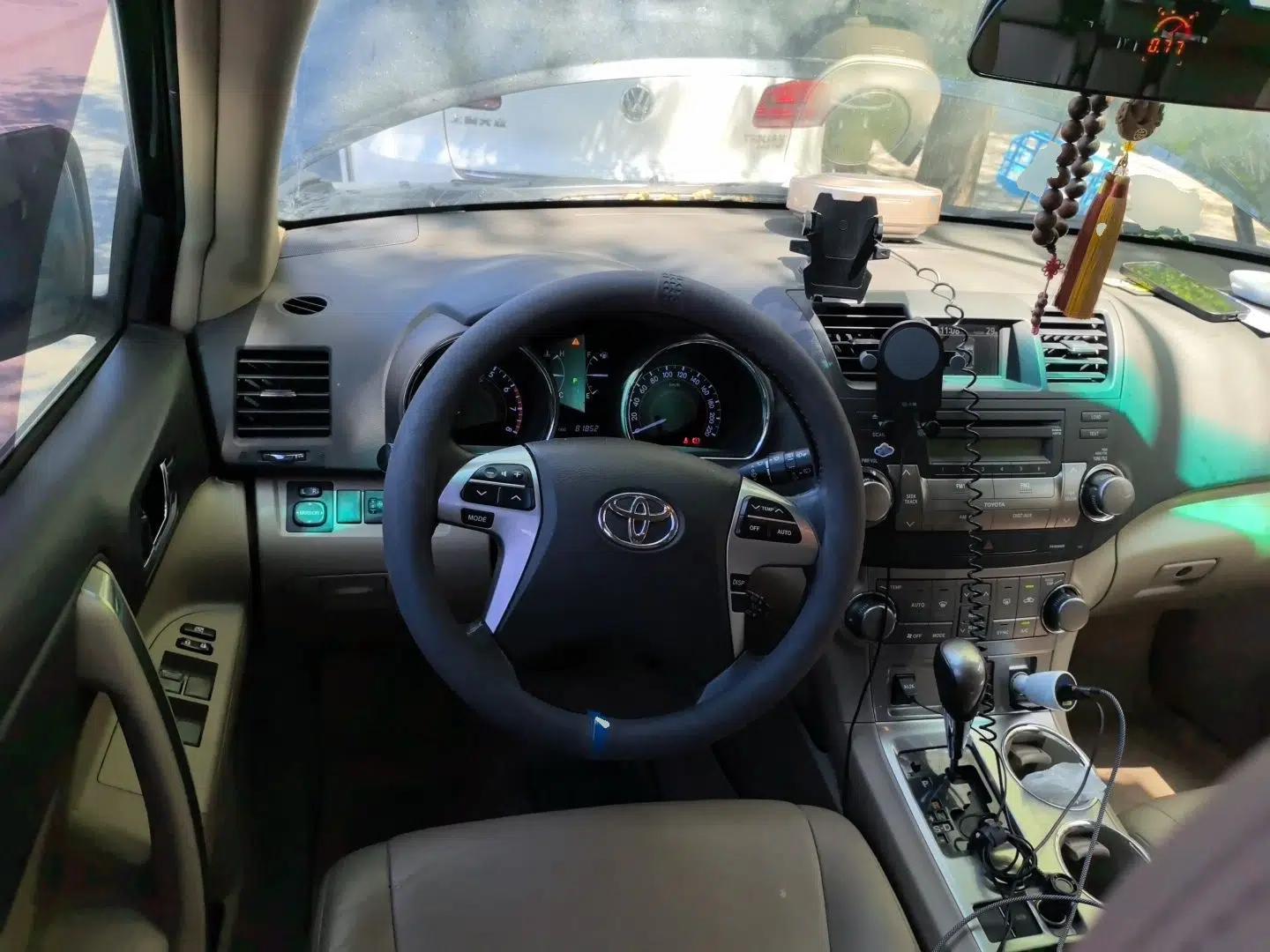 Toyota Highlander 2012 2.7L Two-Wheel Drive 7-Seater Luxury Edition — миниатюра 10