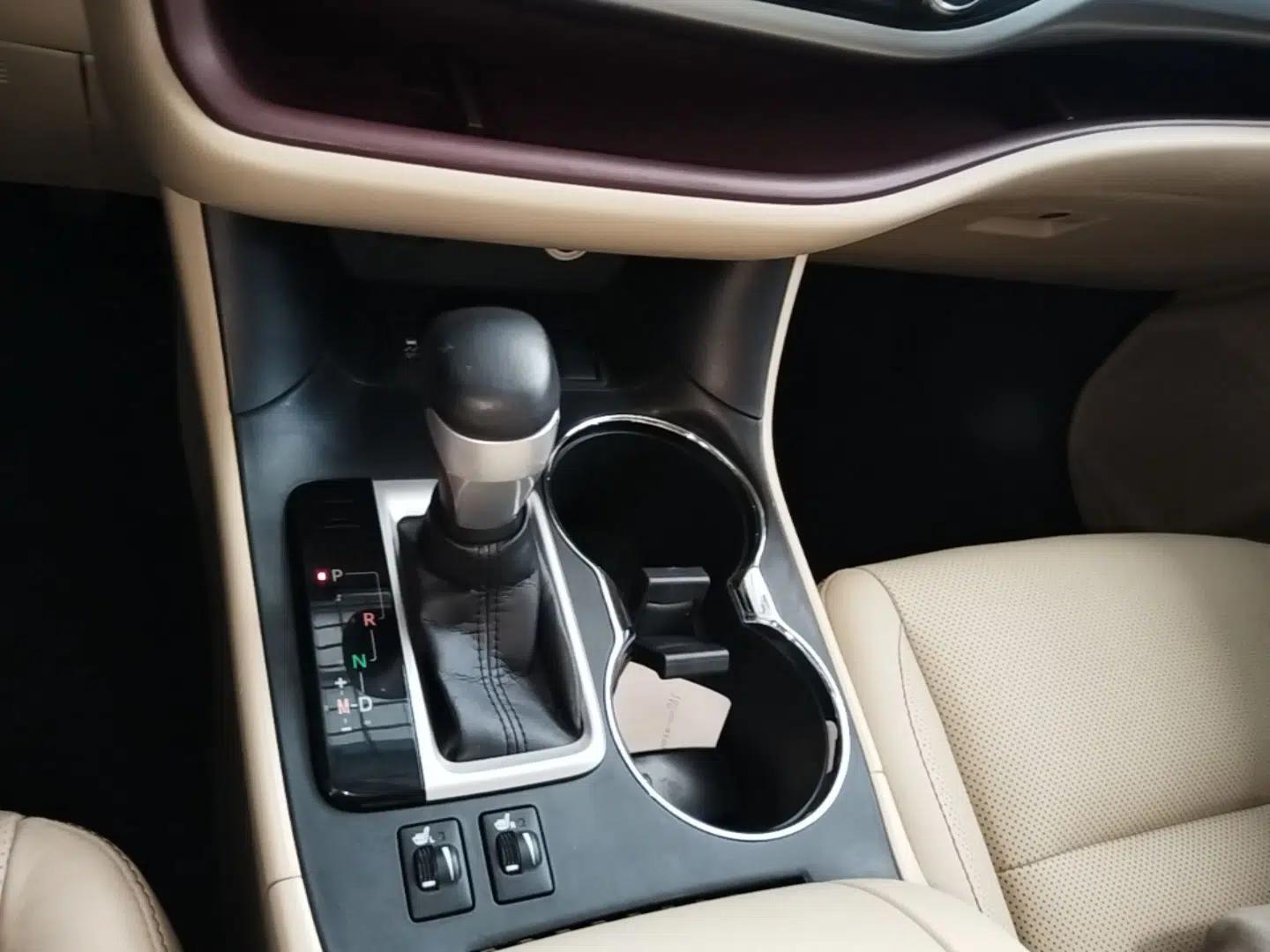 Toyota Highlander 2015 2.0T Two-Wheel Drive Luxury Edition 7 Seats — миниатюра 16