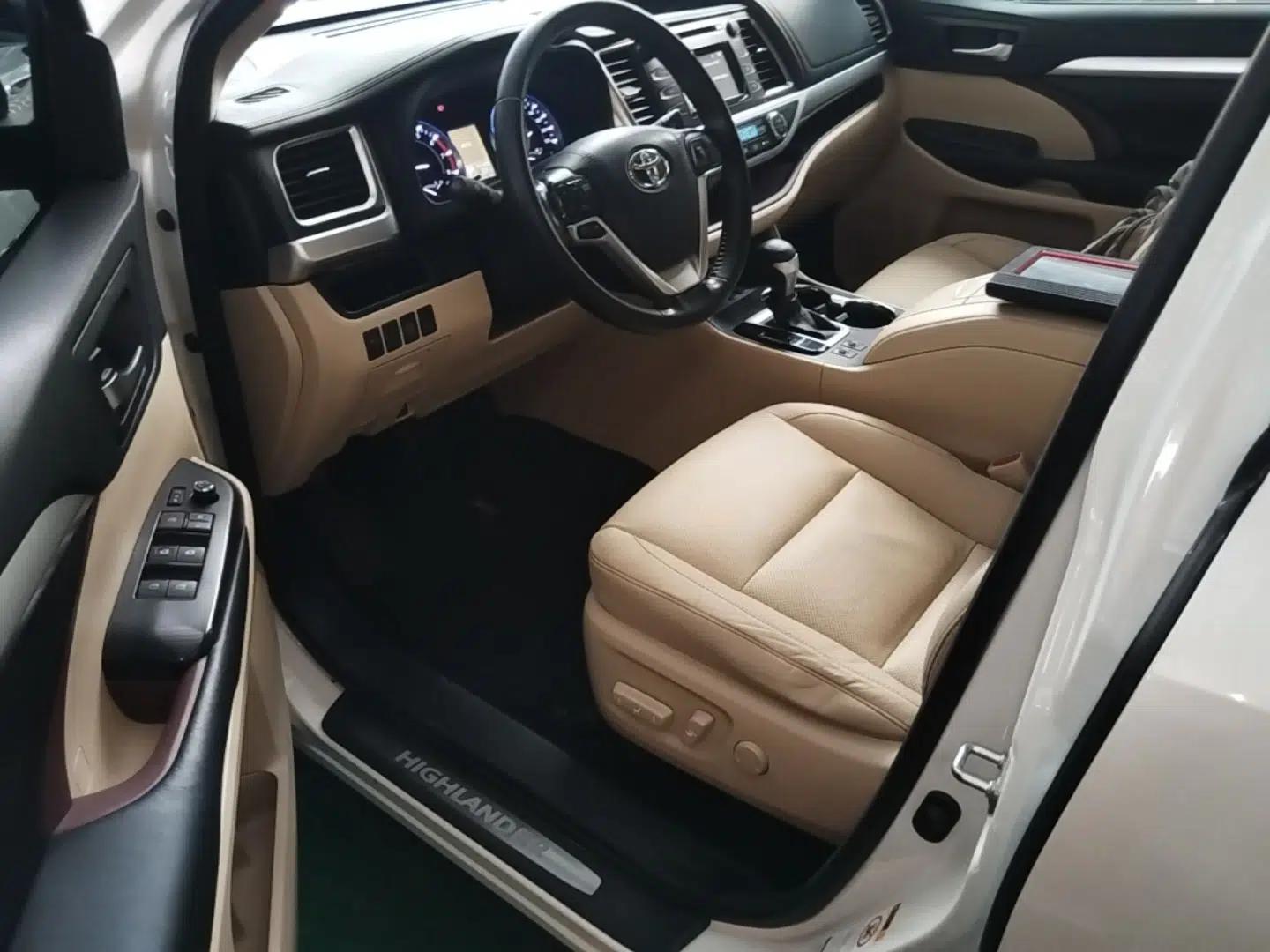 Toyota Highlander 2015 2.0T Two-Wheel Drive Luxury Edition 7 Seats — миниатюра 18