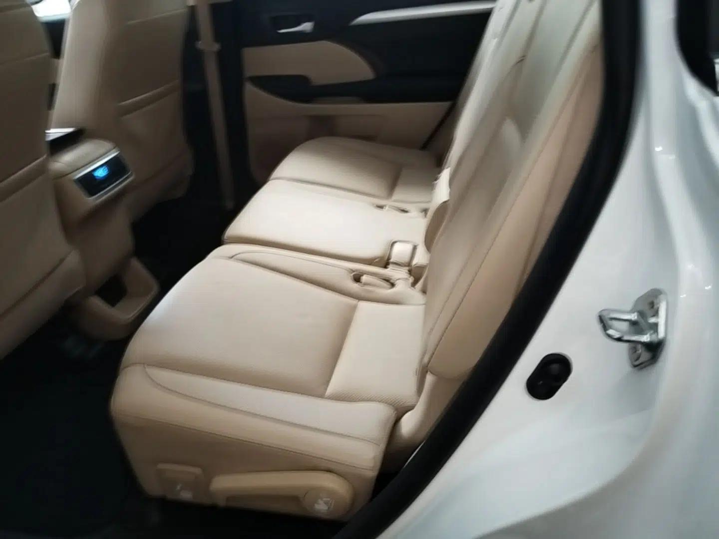 Toyota Highlander 2015 2.0T Two-Wheel Drive Luxury Edition 7 Seats — миниатюра 20