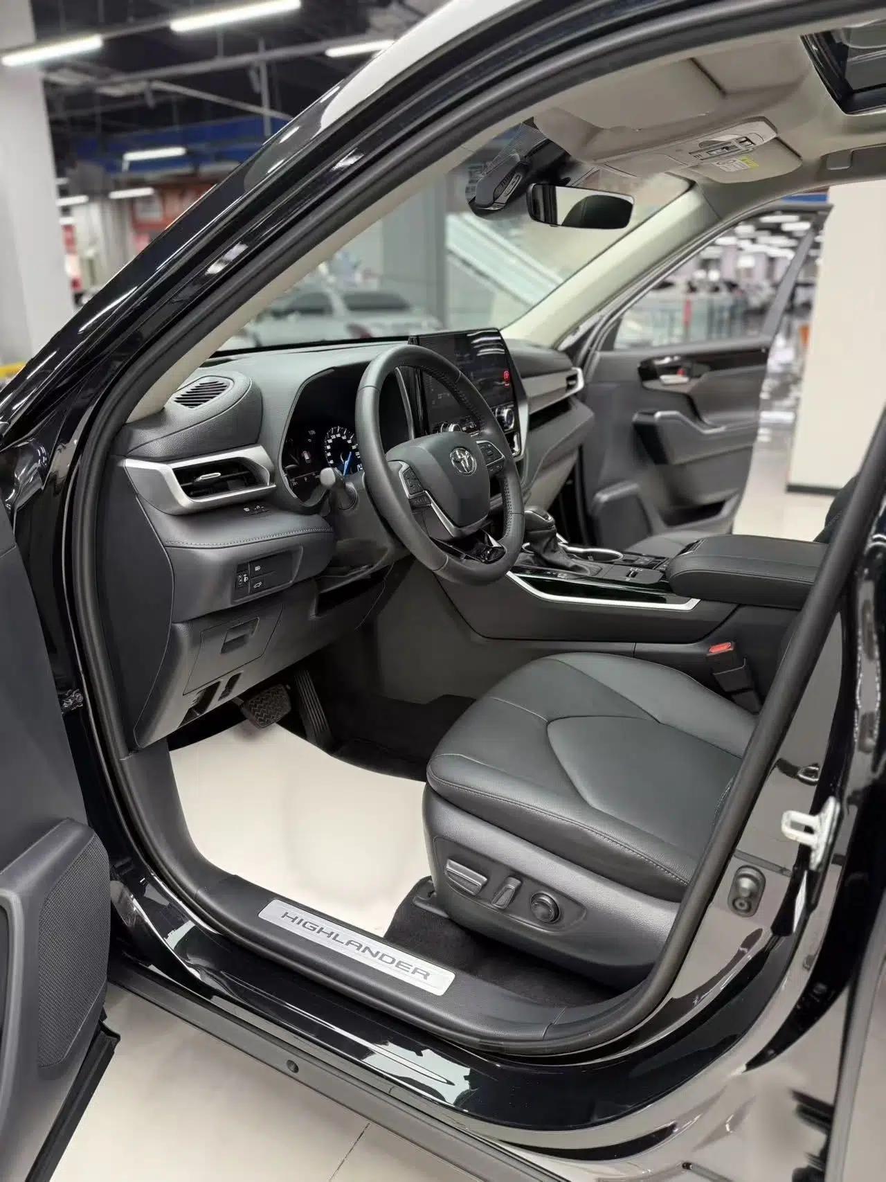 Toyota Highlander 2023 2.5L Smart Electric Hybrid Dual-Engine Four-Wheel Drive Prestige Version – 7 Seats — миниатюра 11