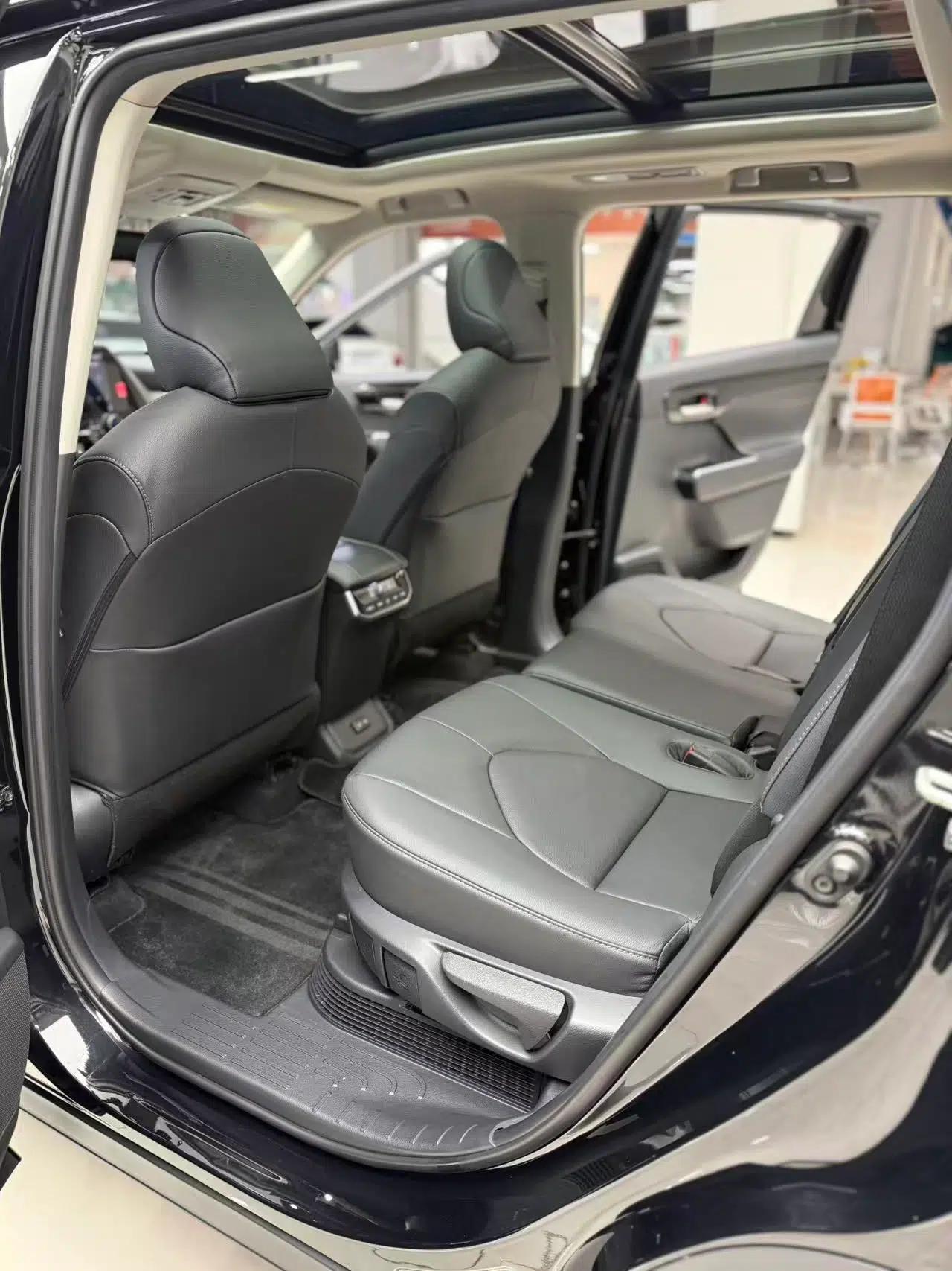 Toyota Highlander 2023 2.5L Smart Electric Hybrid Dual-Engine Four-Wheel Drive Prestige Version – 7 Seats — миниатюра 12