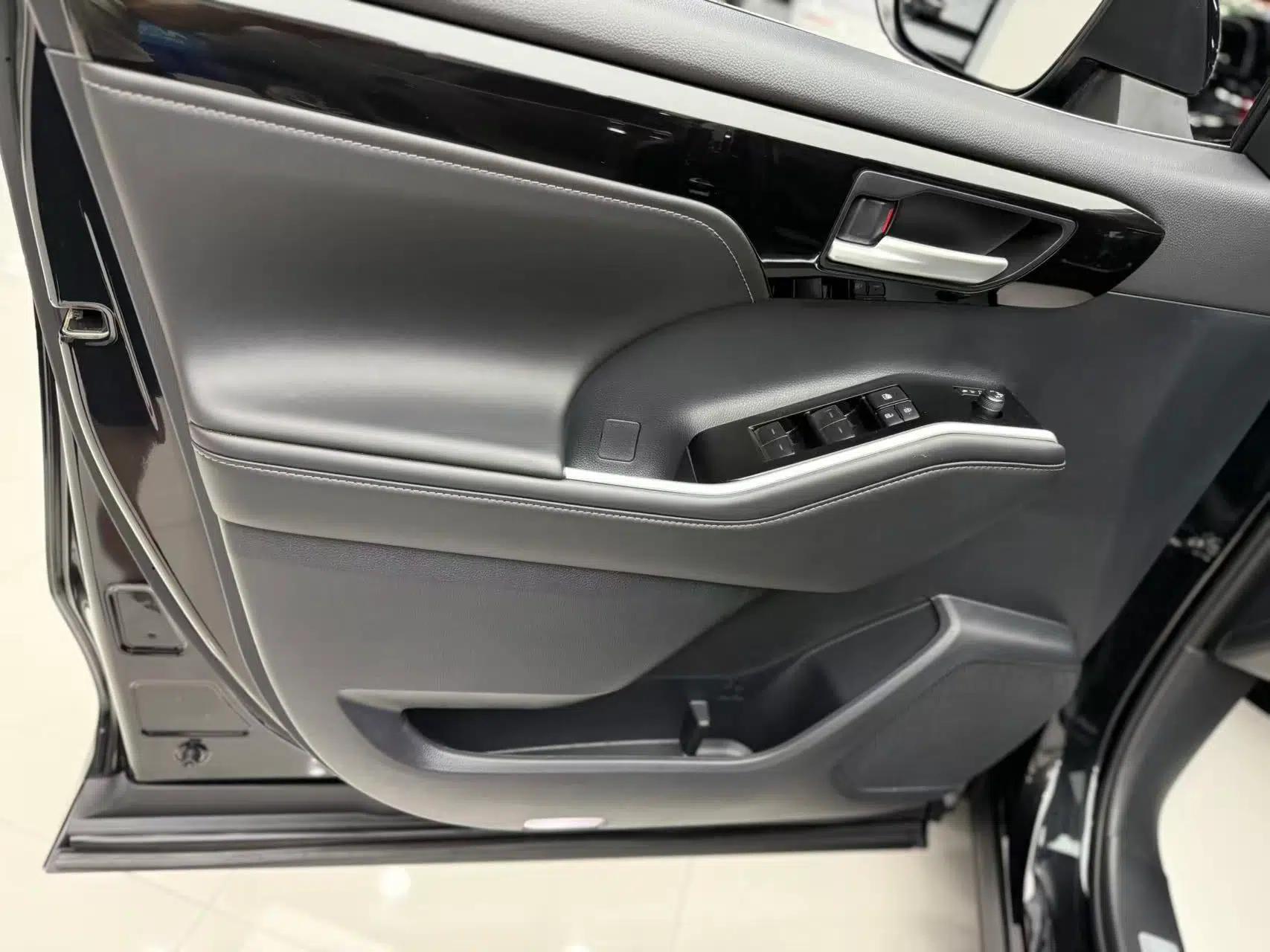 Toyota Highlander 2023 2.5L Smart Electric Hybrid Dual-Engine Four-Wheel Drive Prestige Version – 7 Seats — миниатюра 16