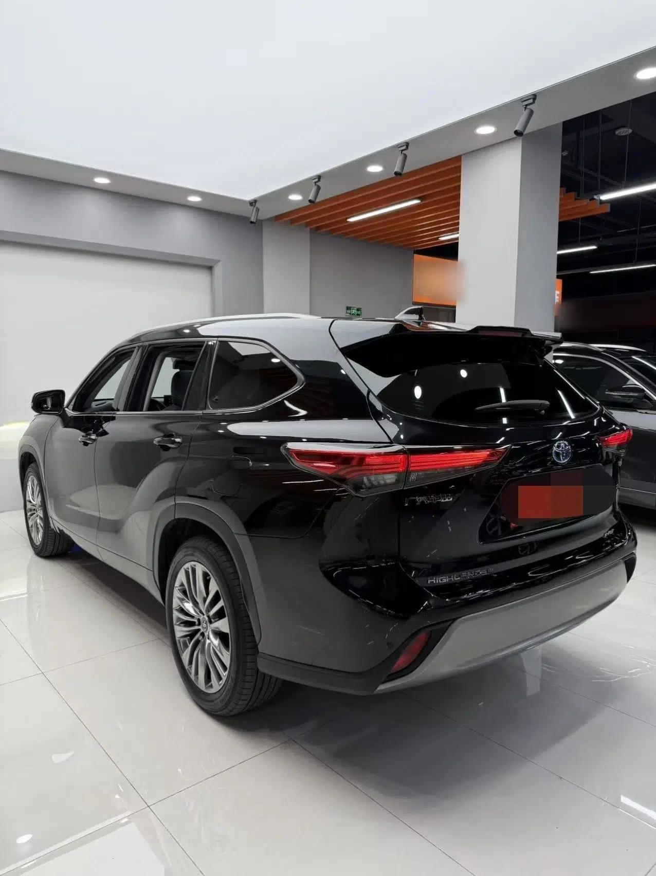 Toyota Highlander 2023 2.5L Smart Electric Hybrid Dual-Engine Four-Wheel Drive Prestige Version – 7 Seats — миниатюра 3