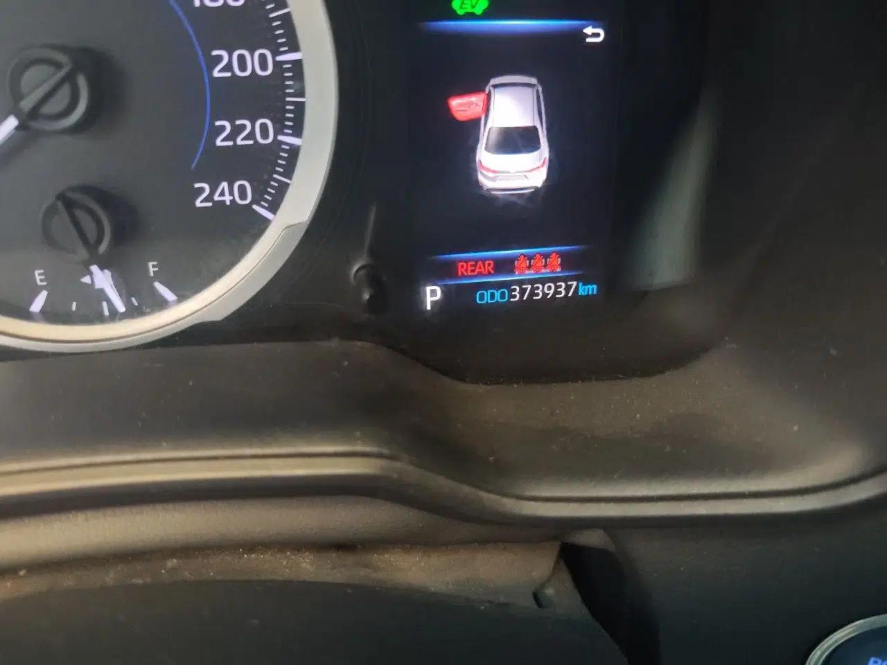 Toyota Levin 2019 Dual-Engine 1.8H E-CVT Luxury Edition China VI Standard — миниатюра 12