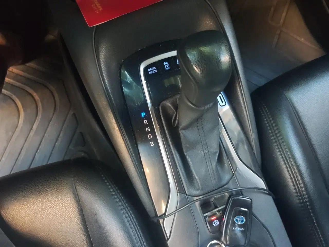 Toyota Levin 2019 Dual-Engine 1.8H E-CVT Luxury Edition China VI Standard — миниатюра 14