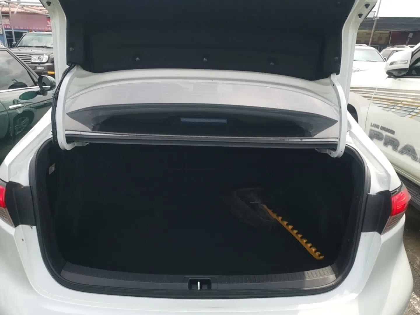 Toyota Levin 2021 Dual-Engine 1.8H E-CVT Luxury Edition — миниатюра 22