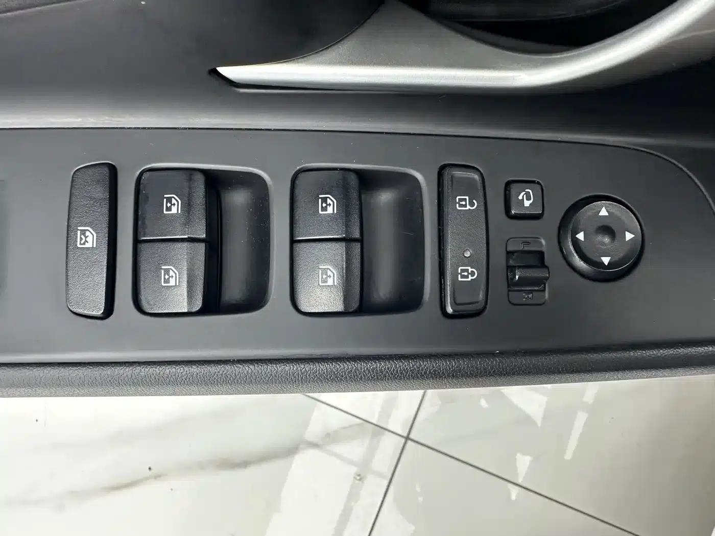 Hyundai Elantra 2022 1.5L CVT 20th Anniversary Edition — миниатюра 12