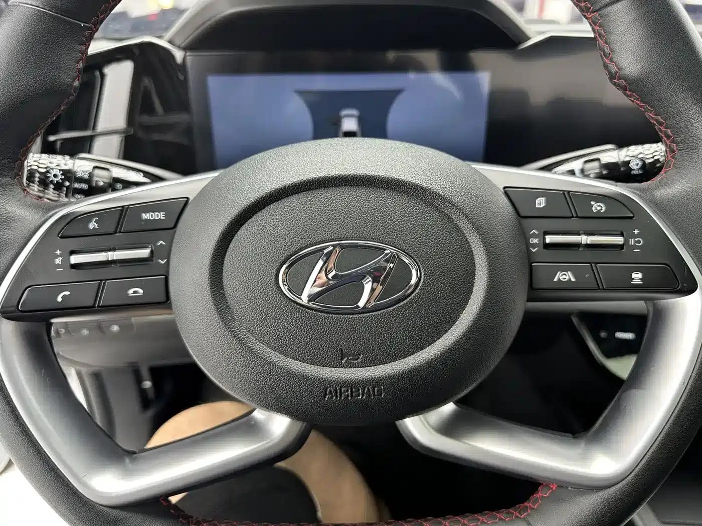 Hyundai Elantra 2022 1.5L CVT 20th Anniversary Edition — миниатюра 14