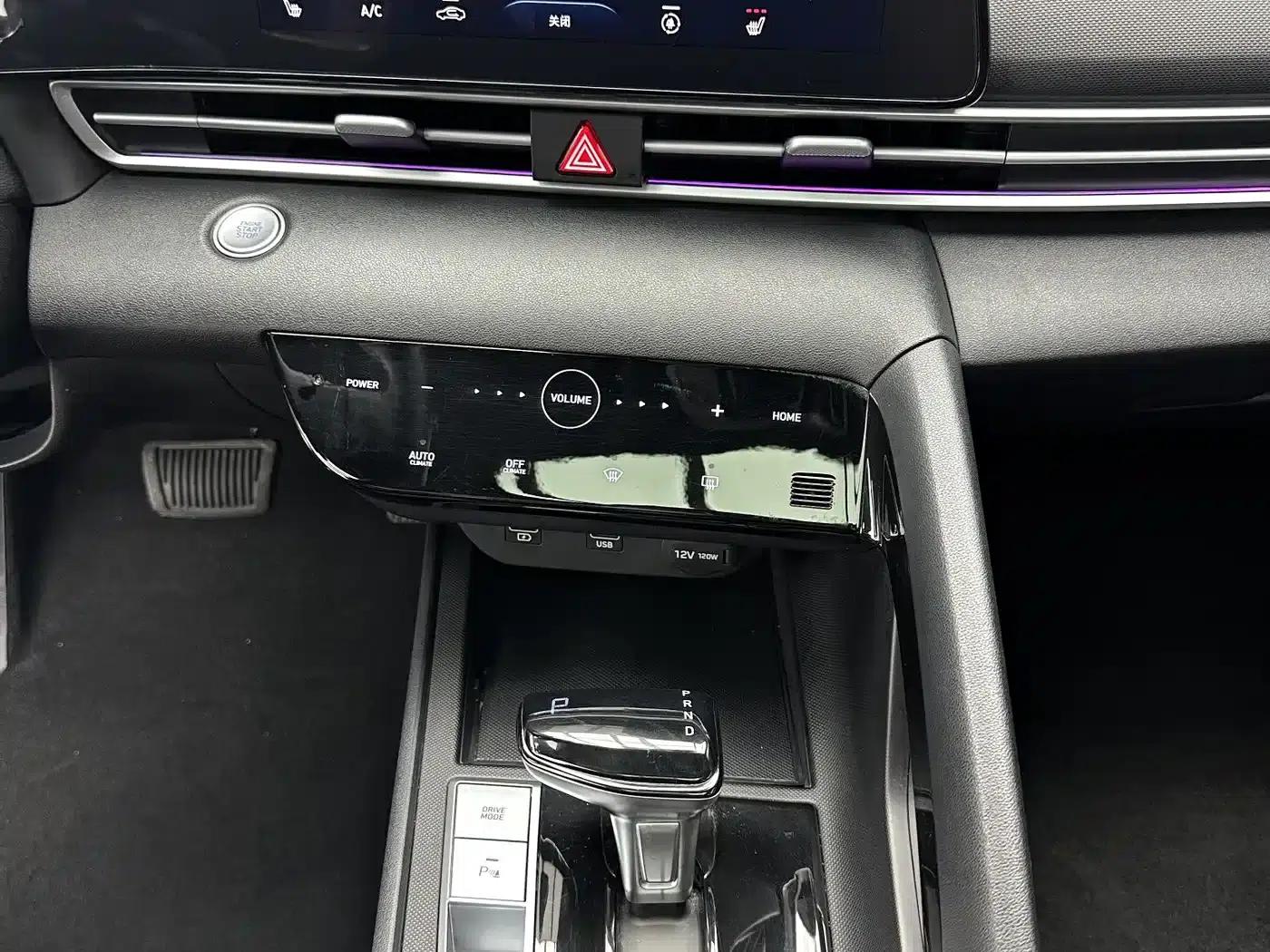 Hyundai Elantra 2022 1.5L CVT 20th Anniversary Edition — миниатюра 15