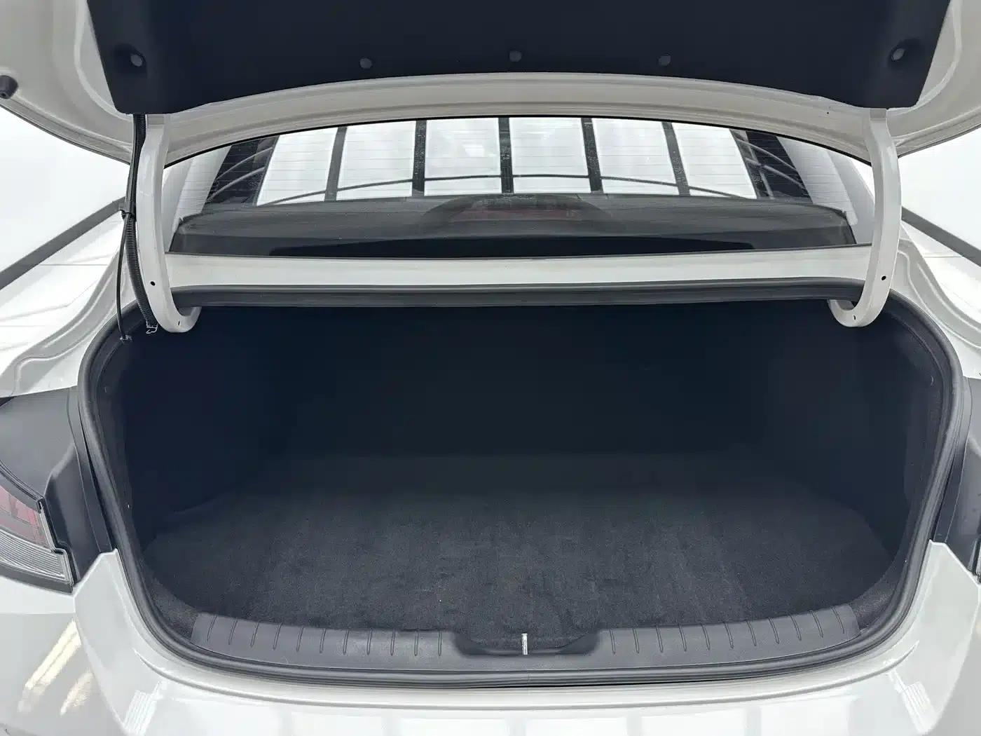 Hyundai Elantra 2022 1.5L CVT 20th Anniversary Edition — миниатюра 18