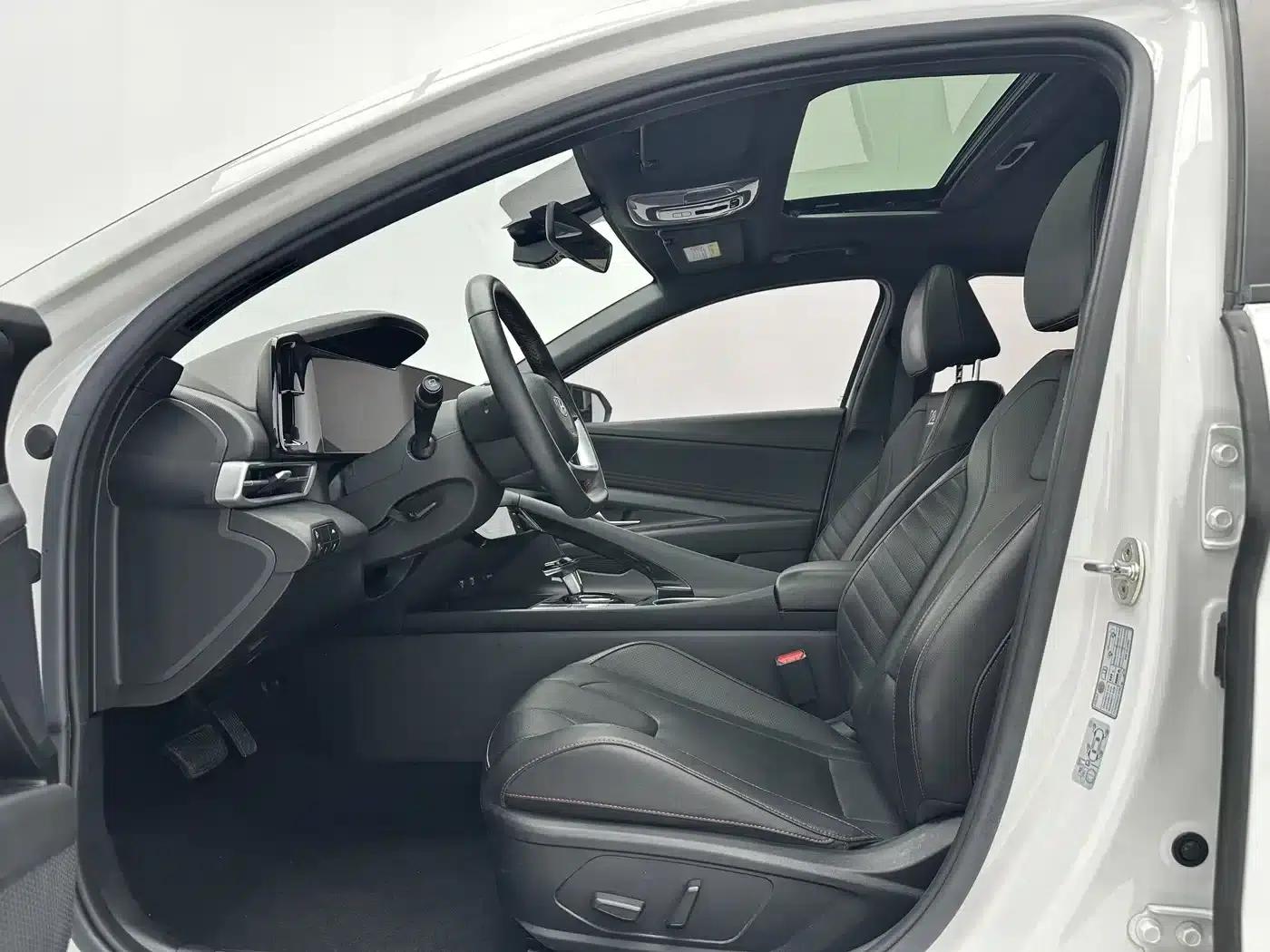 Hyundai Elantra 2022 1.5L CVT 20th Anniversary Edition — миниатюра 5