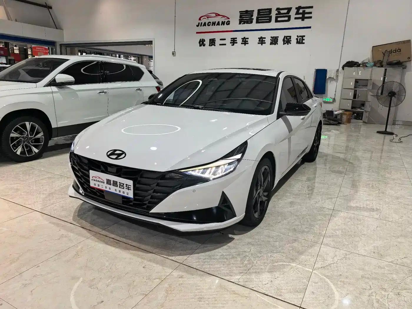 Hyundai Elantra 2022 1.5L CVT 20th Anniversary Edition — миниатюра 1