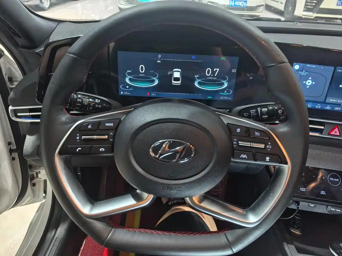 Hyundai Elantra 2022 1.5L CVT 20th Anniversary Edition — миниатюра 12