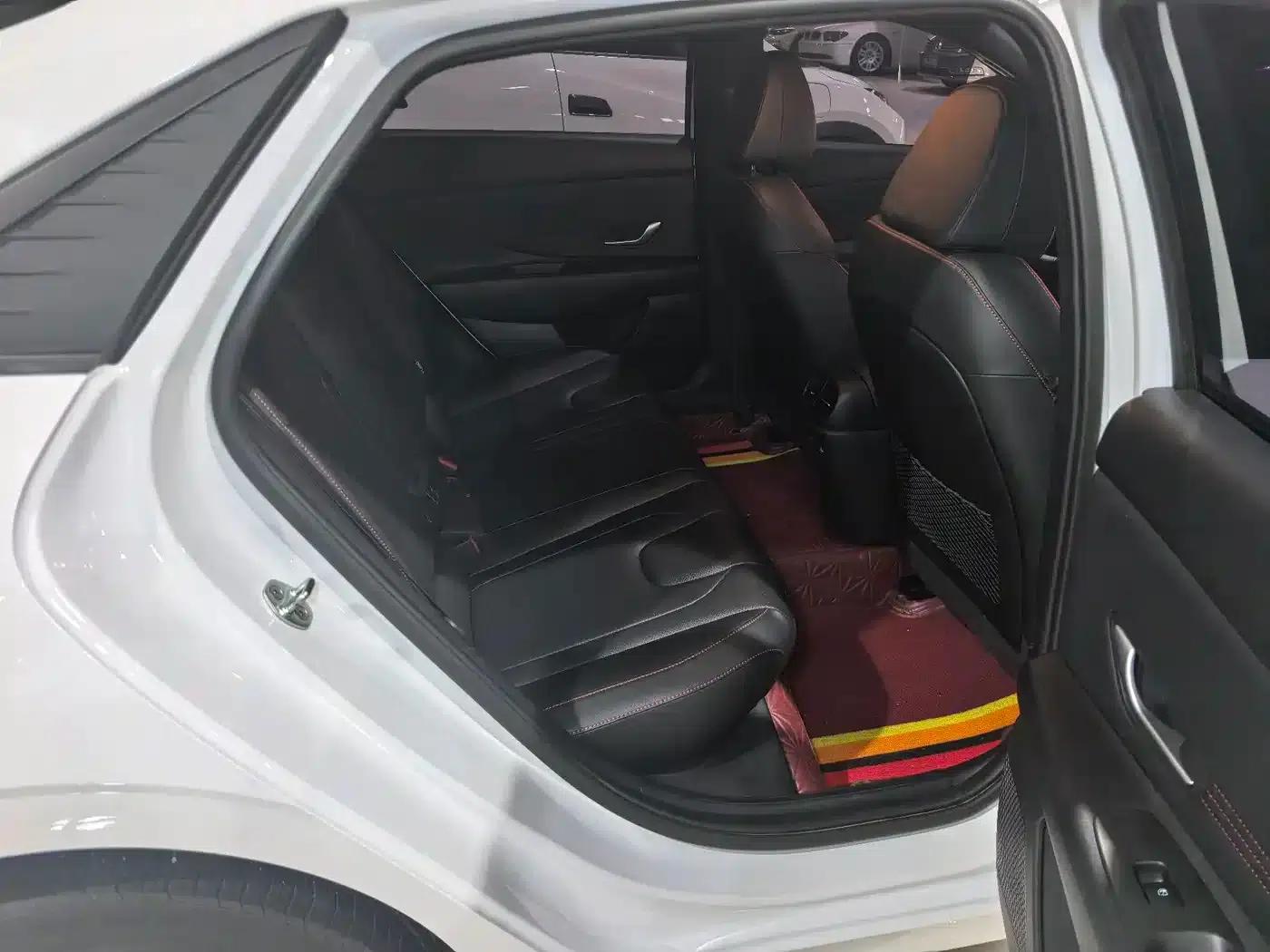 Hyundai Elantra 2022 1.5L CVT 20th Anniversary Edition — миниатюра 14