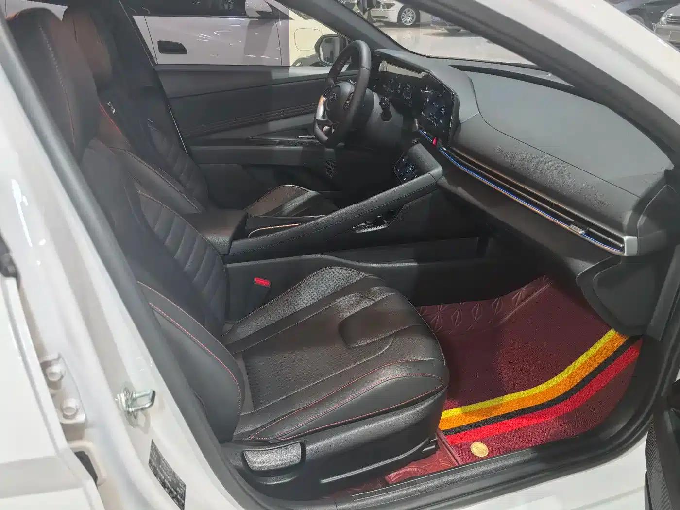 Hyundai Elantra 2022 1.5L CVT 20th Anniversary Edition — миниатюра 15