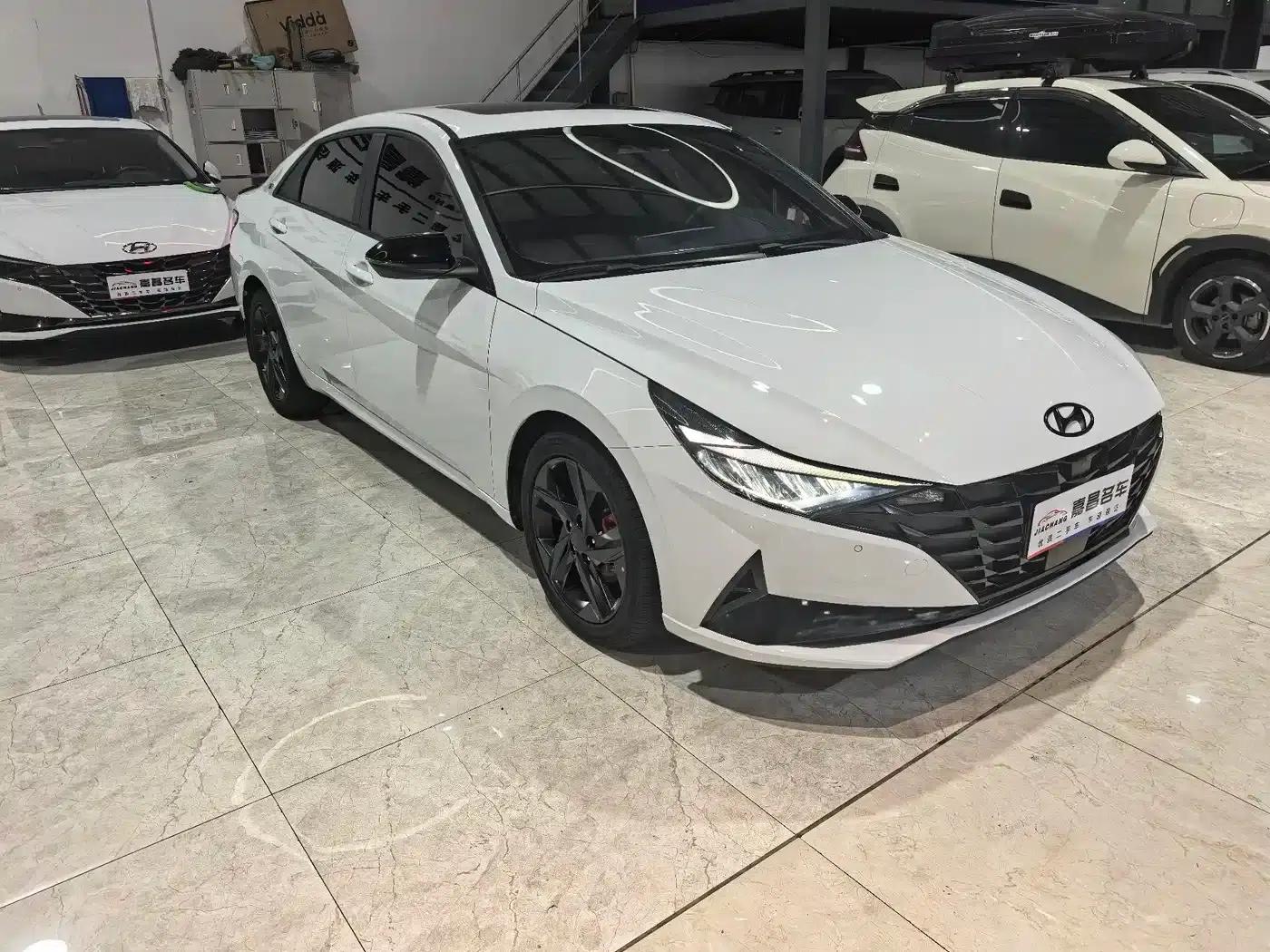 Hyundai Elantra 2022 1.5L CVT 20th Anniversary Edition — миниатюра 16
