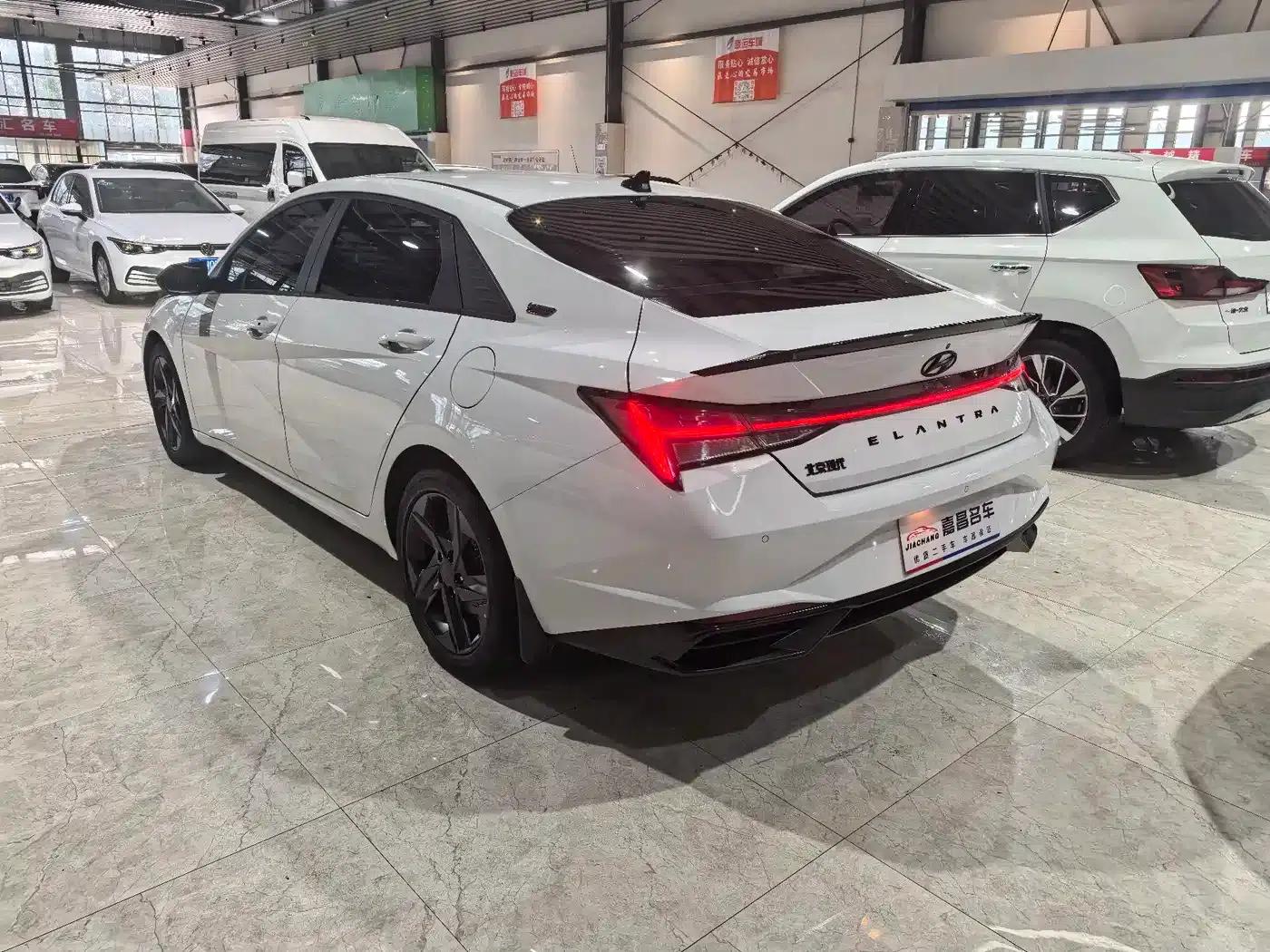 Hyundai Elantra 2022 1.5L CVT 20th Anniversary Edition — миниатюра 17