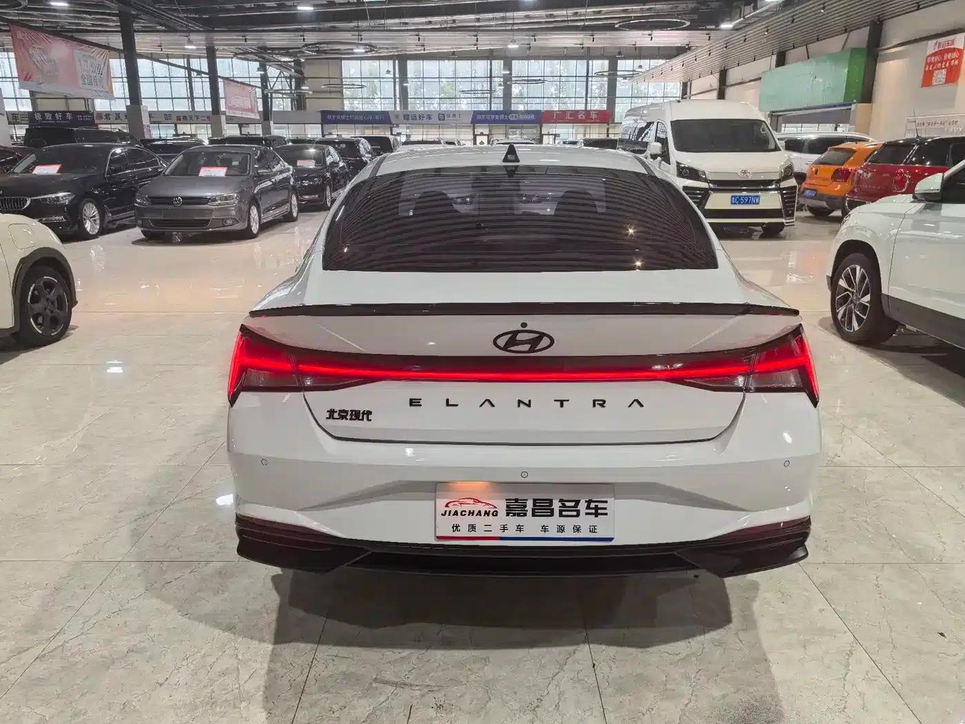 Hyundai Elantra 2022 1.5L CVT 20th Anniversary Edition — миниатюра 18