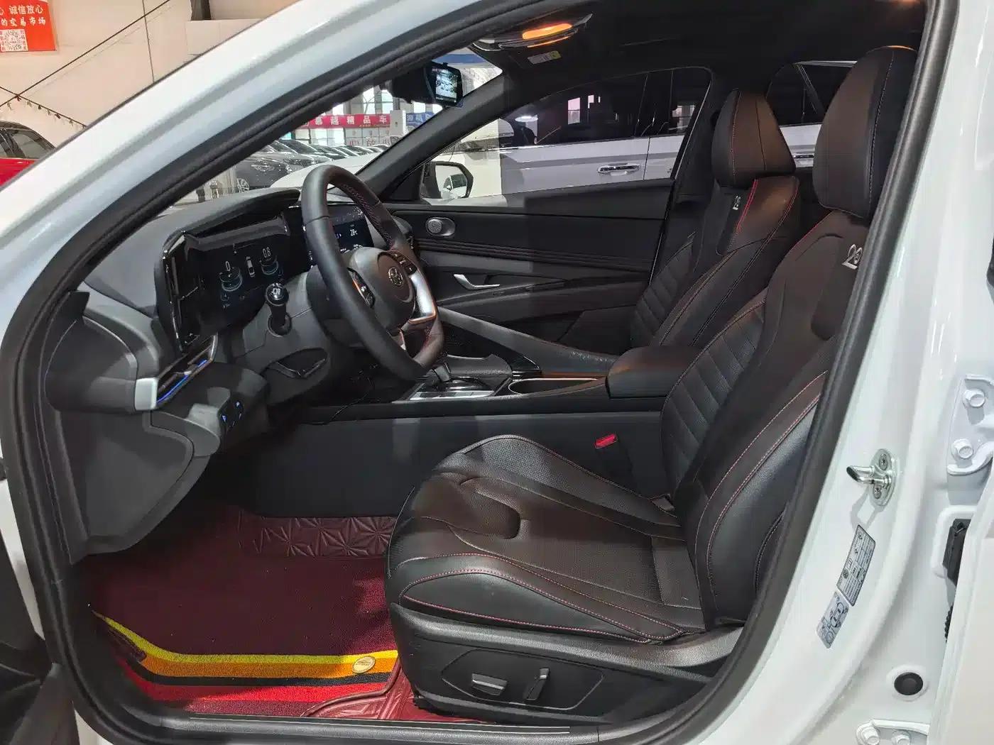 Hyundai Elantra 2022 1.5L CVT 20th Anniversary Edition — миниатюра 6