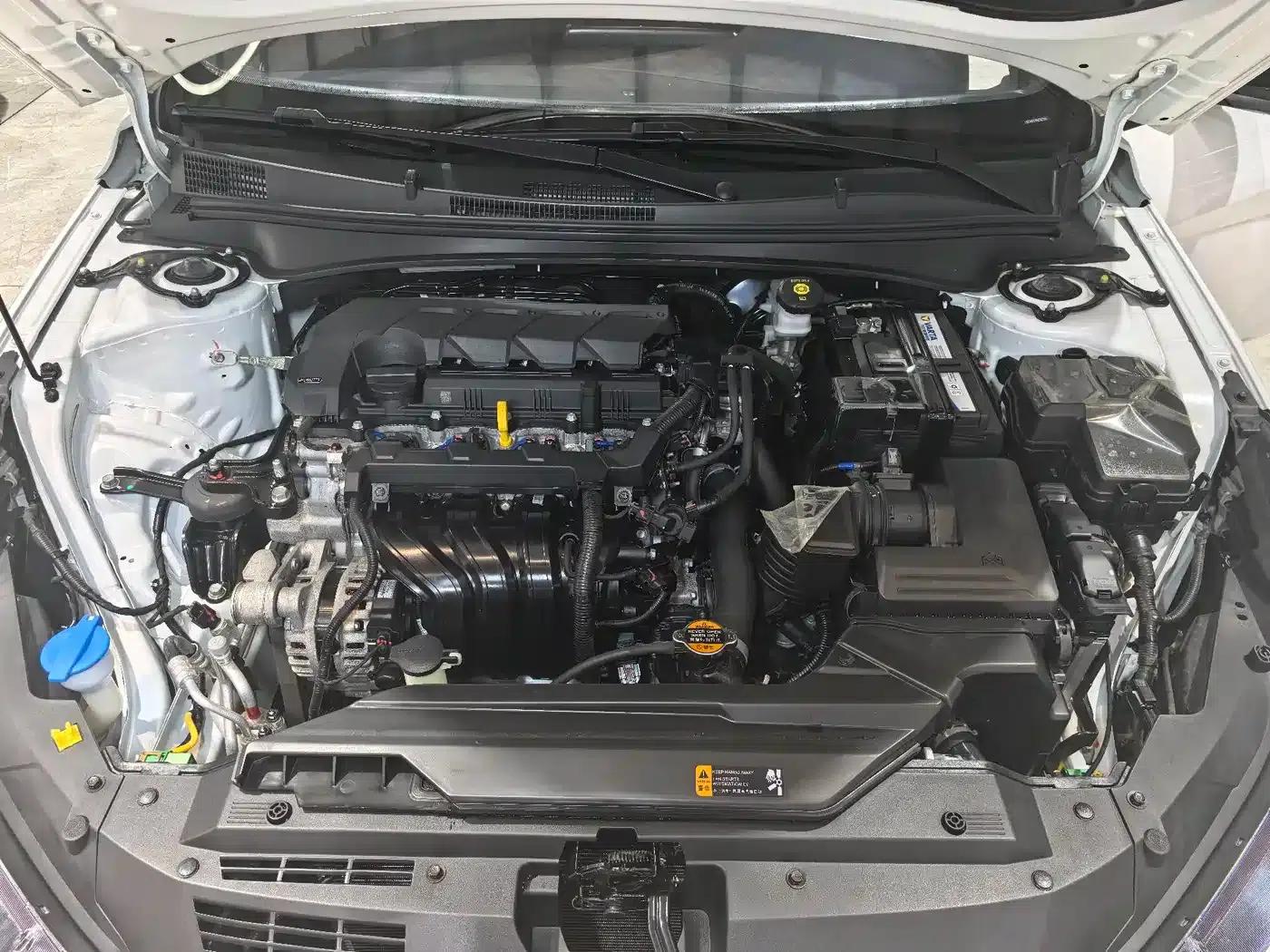 Hyundai Elantra 2022 1.5L CVT 20th Anniversary Edition — миниатюра 8