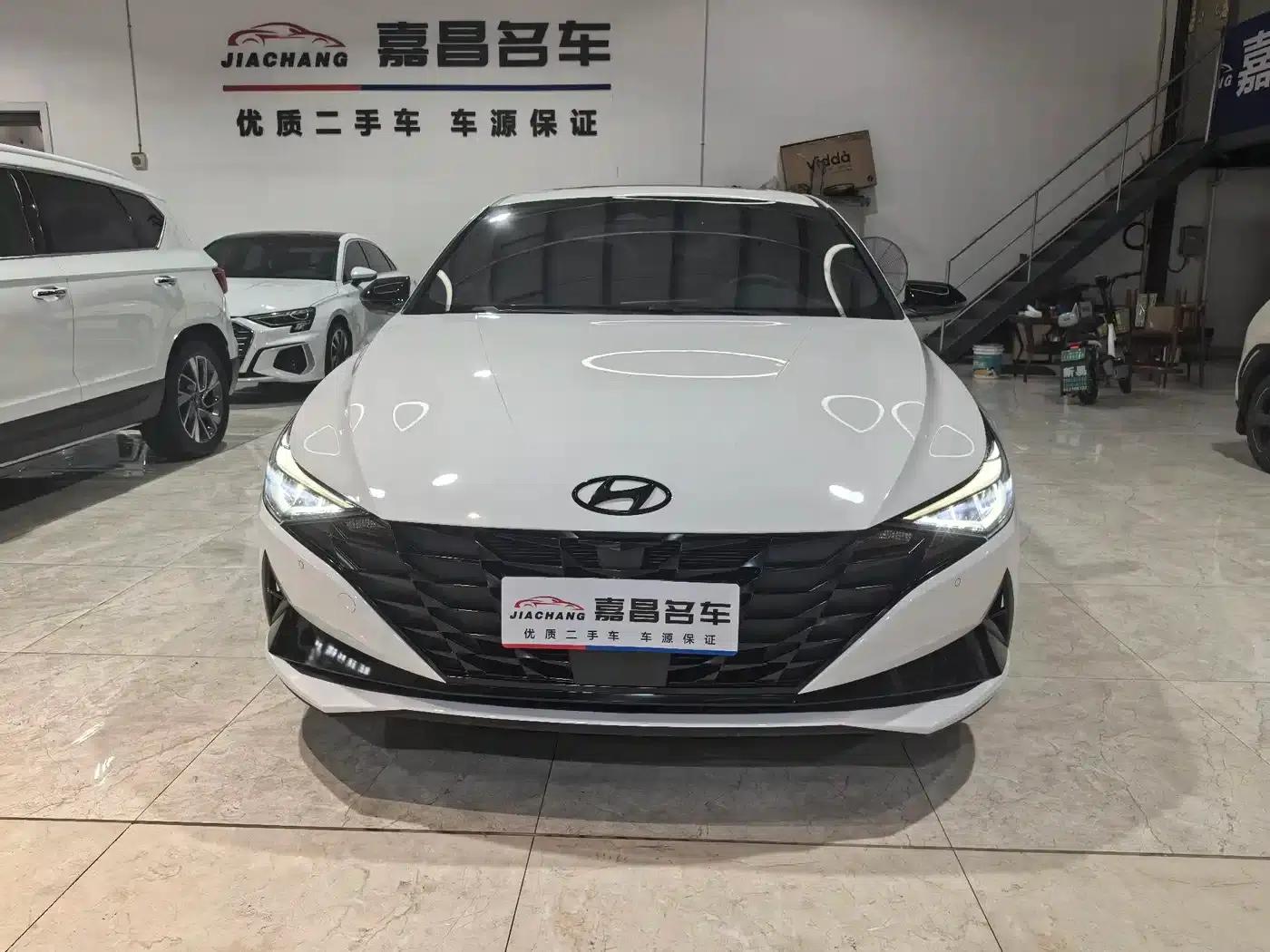 Hyundai Elantra 2022 1.5L CVT 20th Anniversary Edition — миниатюра 9