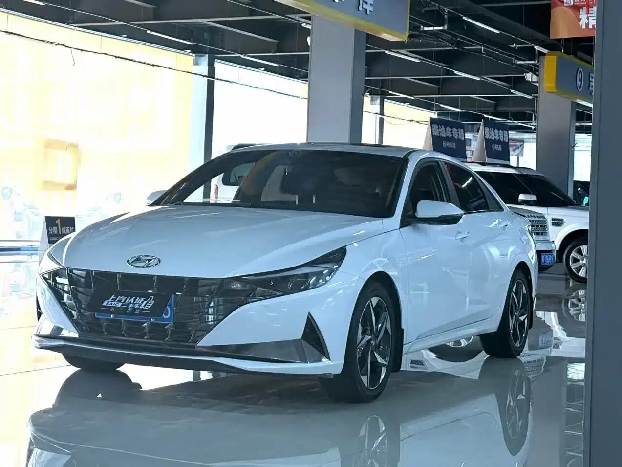 Hyundai Elantra 2022 240TGDi DCT LUX Premium Edition — миниатюра 1