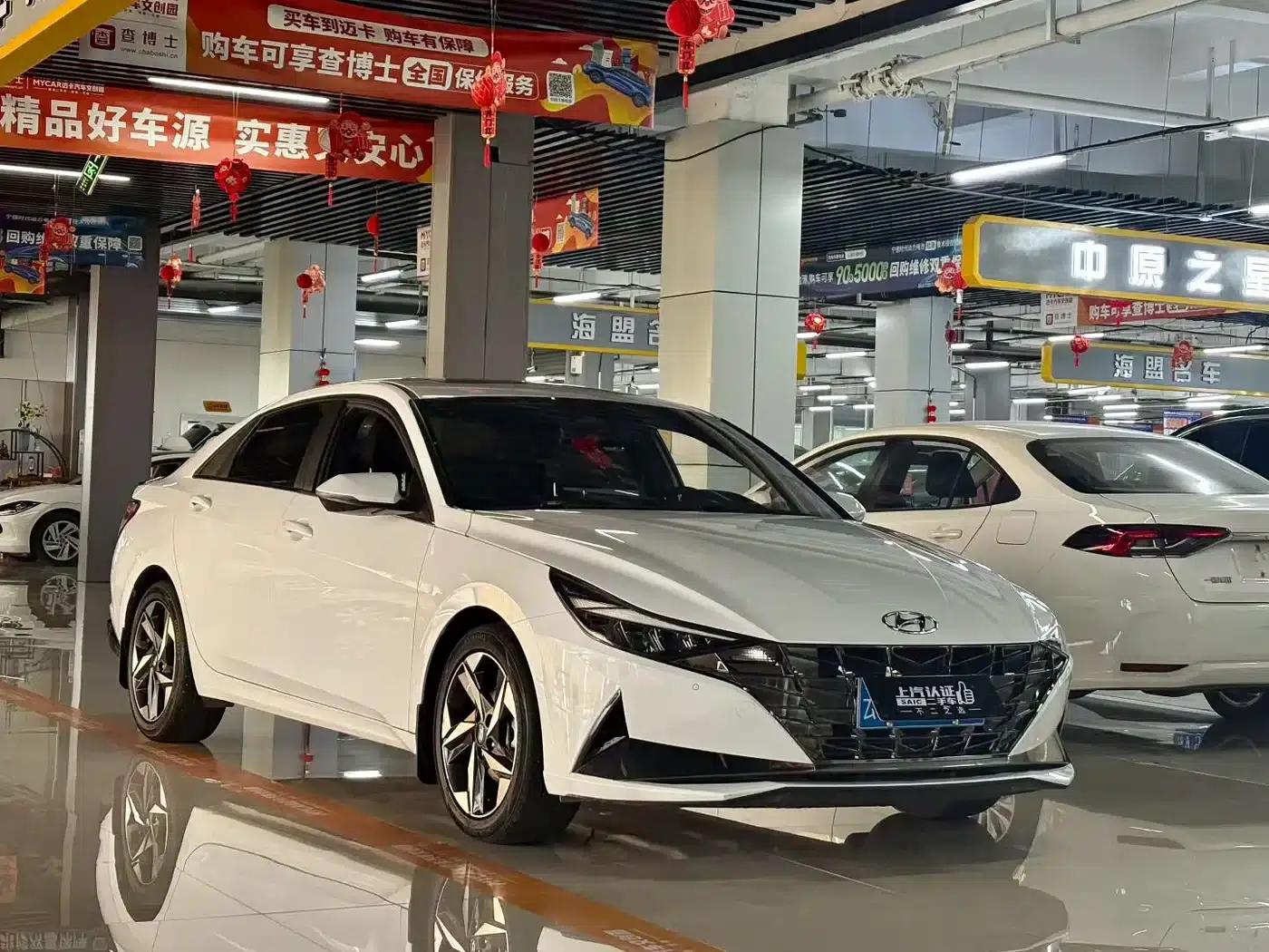 Hyundai Elantra 2022 240TGDi DCT LUX Premium Edition — миниатюра 3