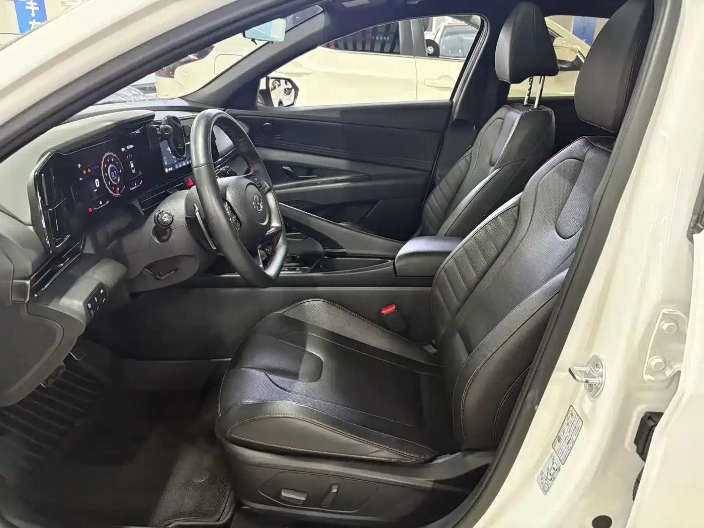 Hyundai Elantra 2022 240TGDi DCT LUX Premium Edition — миниатюра 5