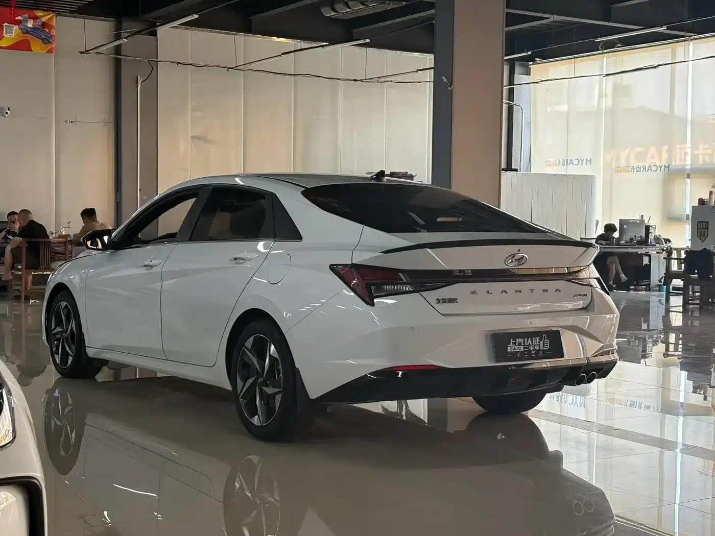 Hyundai Elantra 2022 240TGDi DCT LUX Premium Edition — миниатюра 9