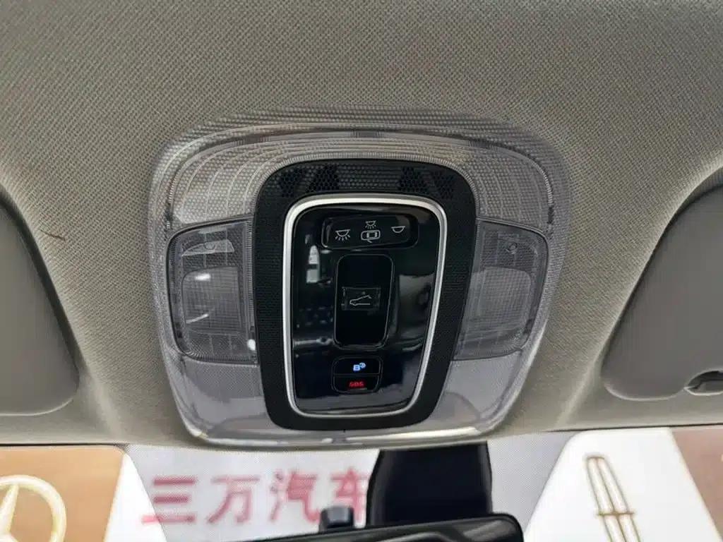 Hyundai Elantra 2023 1.5L CVT LUX Premium Edition — миниатюра 14