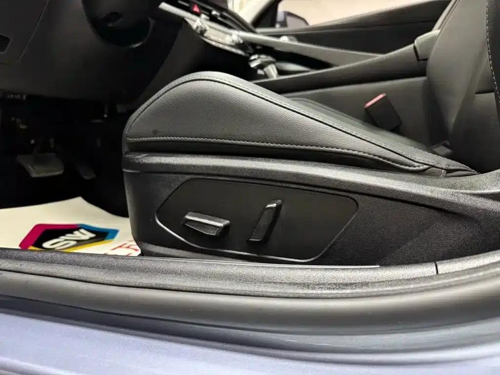 Hyundai Elantra 2023 1.5L CVT LUX Premium Edition — миниатюра 16