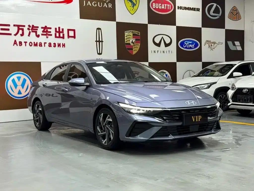 Hyundai Elantra 2023 1.5L CVT LUX Premium Edition — миниатюра 3
